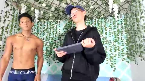 boys4hot_777 online show from 03-03-25, 07:39