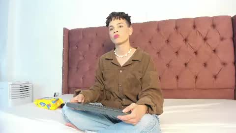 ALEX - TAYLER  -MIKE online show from 07-12-26, 07:05
