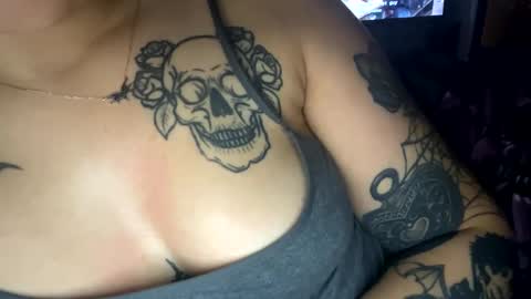 bpdqueen1989 online show from 10-28-25, 09:24