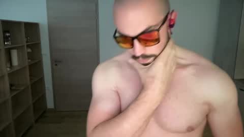 Snapshot of brabroshow chatting on 03-12-26, 02:01 BraBro online show from 03-12-26, 02:01