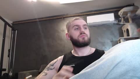 Snapshot of brad_pittfall chatting on 11-28-25, 06:43 ask me online show from 11-28-25, 06:43