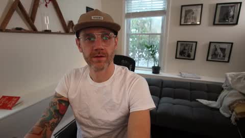 Snapshot of bradbronton chatting on 02-18-26, 07:32 BradBronton online show from 02-18-26, 07:32