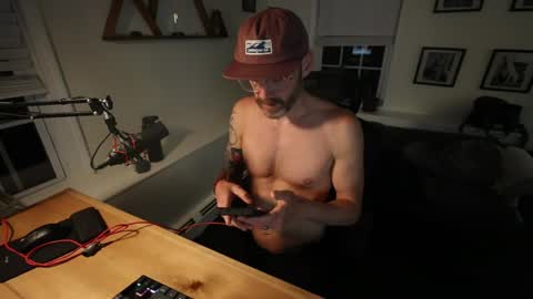 Snapshot of bradbronton chatting on 05-08-26, 01:00 BradBronton online show from 05-08-26, 01:00