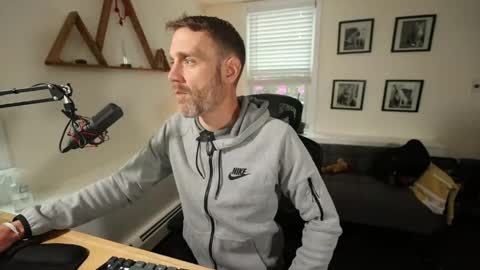 Snapshot of bradbronton chatting on 05-23-26, 08:24 BradBronton online show from 05-23-26, 08:24