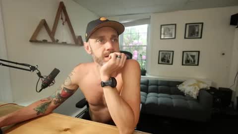 Snapshot of bradbronton chatting on 05-29-26, 10:52 BradBronton online show from 05-29-26, 10:52