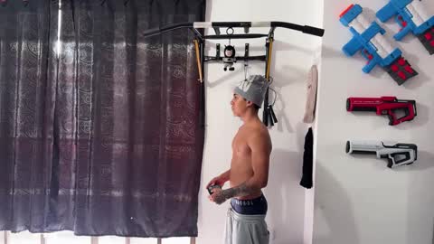 Snapshot of bradley_strong_ chatting on 10-09-25, 04:16 Bradley Strong online show from 10-09-25, 04:16