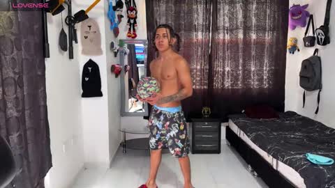 Snapshot of bradley_strong_ chatting on 11-11-25, 03:23 Bradley Strong online show from 11-11-25, 03:23