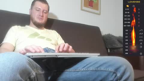 Snapshot of bradryder__ chatting on 02-05-25, 07:07 Call me Alex online show from 02-05-25, 07:07