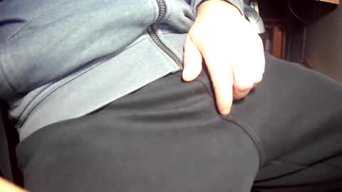 Snapshot of bram27370 chatting on 01-08-25, 07:45 bram27370 online show from 01-08-25, 07:45