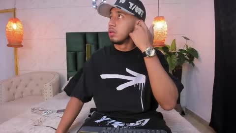 Snapshot of brand_collins chatting on 11-25-25, 11:21 Brand online show from 11-25-25, 11:21