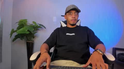 Snapshot of brand_collins chatting on 12-16-25, 08:14 Brand online show from 12-16-25, 08:14