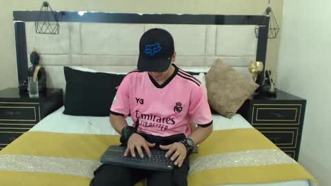 Snapshot of brandoncolee chatting on 01-27-25, 12:37 BrandonCole online show from 01-27-25, 12:37