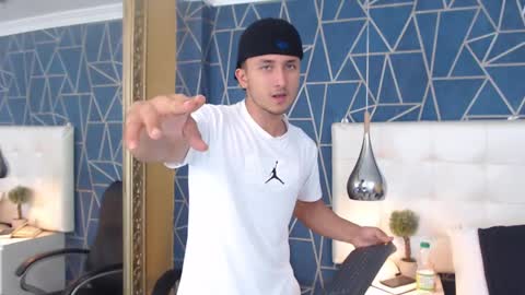 Snapshot of brandoncolee chatting on 02-10-25, 03:32 BrandonCole online show from 02-10-25, 03:32