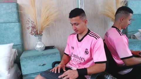 Snapshot of brandoncolee chatting on 03-04-25, 12:33 BrandonCole online show from 03-04-25, 12:33