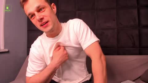 Snapshot of brandonnorriss chatting on 05-09-26, 01:38 BRANDON online show from 05-09-26, 01:38