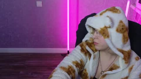 Belle  online show from 01-30-25, 04:06