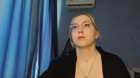 Snapshot of brandy__stars chatting on 05-22-26, 07:04 Belle online show from 05-22-26, 07:04