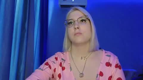 Snapshot of brandy__stars chatting on 06-12-26, 10:03 Belle online show from 06-12-26, 10:03