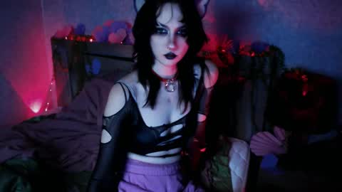 Snapshot of brandy_queen chatting on 02-11-26, 12:21 Aurorabut ur dad just calls me Rory online show from 02-11-26, 12:21