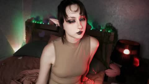 Snapshot of brandy_queen chatting on 02-19-26, 01:29 Aurorabut ur dad just calls me Rory online show from 02-19-26, 01:29