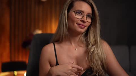 Snapshot of brandywhite chatting on 01-26-25, 07:42 Alex online show from 01-26-25, 07:42