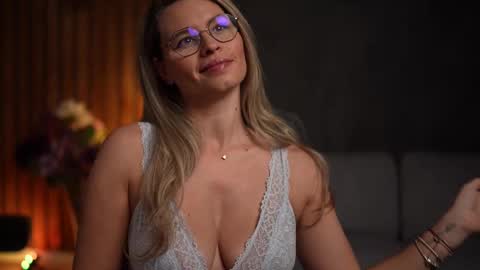 Snapshot of brandywhite chatting on 02-09-25, 04:36 Alex online show from 02-09-25, 04:36