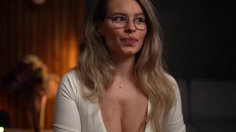 Snapshot of brandywhite chatting on 03-03-25, 04:25 Alex online show from 03-03-25, 04:25