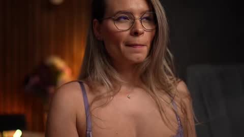 Snapshot of brandywhite chatting on 03-10-25, 07:53 Alex online show from 03-10-25, 07:53