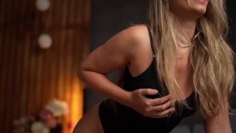 Snapshot of brandywhite chatting on 10-08-25, 03:59 Alex online show from 10-08-25, 03:59