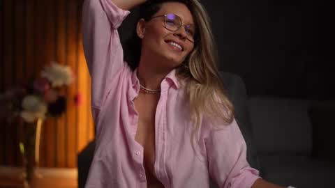 Snapshot of brandywhite chatting on 10-19-25, 04:02 Alex online show from 10-19-25, 04:02