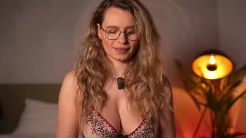 Snapshot of brandywhite chatting on 04-24-26, 03:42 Alex online show from 04-24-26, 03:42