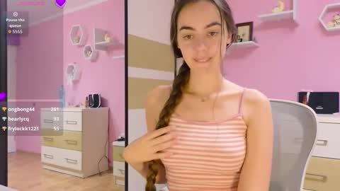 Snapshot of bratty_bun chatting on 09-26-25, 05:28 Annie online show from 09-26-25, 05:28