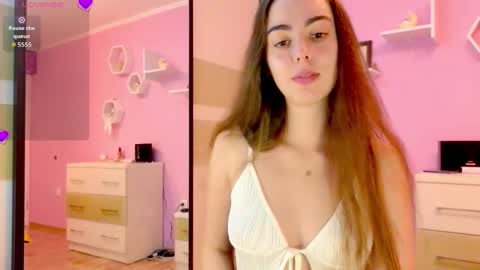 Snapshot of bratty_bun chatting on 10-16-25, 05:25 Annie online show from 10-16-25, 05:25