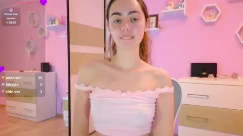 Snapshot of bratty_bun chatting on 11-08-25, 06:40 Annie online show from 11-08-25, 06:40