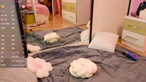 Snapshot of bratty_bun chatting on 12-21-25, 06:04 Annie online show from 12-21-25, 06:04