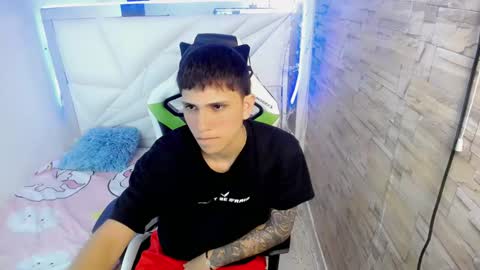 Snapshot of brayan_lopezz chatting on 01-18-25, 01:08 BRAYAN online show from 01-18-25, 01:08