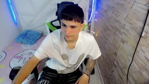 Snapshot of brayan_lopezz chatting on 01-21-25, 12:29 BRAYAN online show from 01-21-25, 12:29