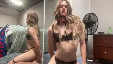 Snapshot of breakingkatie chatting on 11-25-25, 05:13 BreakingKatie online show from 11-25-25, 05:13