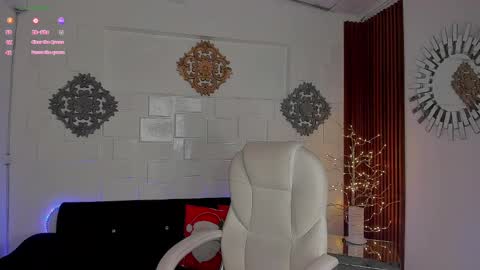 Snapshot of breex_ chatting on 12-17-24, 11:38 Breex online show from 12-17-24, 11:38