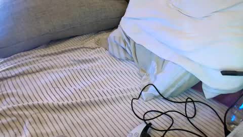 Snapshot of breezydicks chatting on 12-21-25, 06:04 breezydicks online show from 12-21-25, 06:04