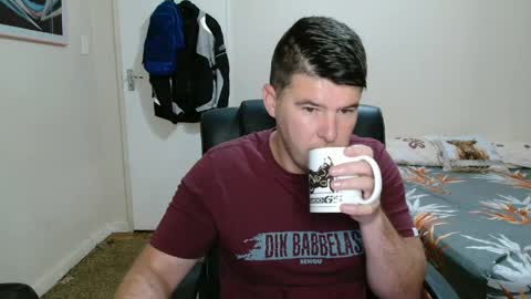 Snapshot of brendansexyboy098754 chatting on 04-27-26, 02:53 ask me lol online show from 04-27-26, 02:53