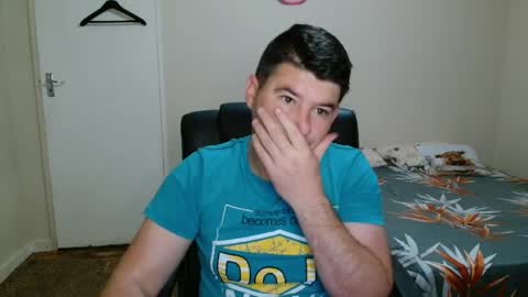 Snapshot of brendansexyboy098754 chatting on 05-04-26, 02:51 ask me lol online show from 05-04-26, 02:51
