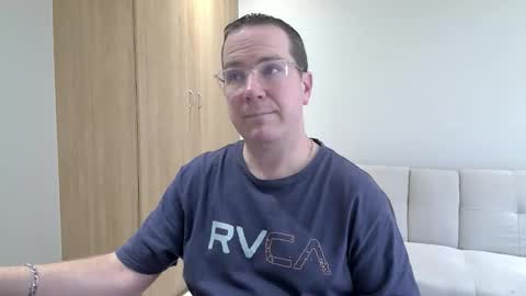 Snapshot of brettdj chatting on 11-09-25, 12:58 Brett online show from 11-09-25, 12:58