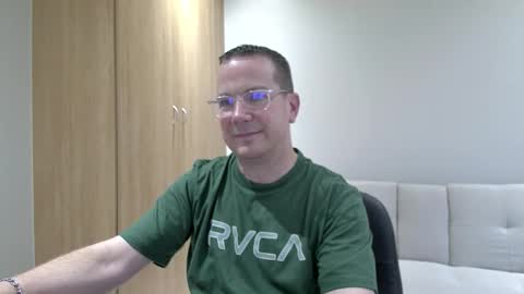 Snapshot of brettdj chatting on 11-14-25, 03:55 Brett online show from 11-14-25, 03:55