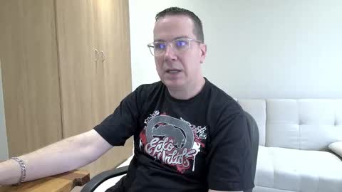 Snapshot of brettdj chatting on 11-15-25, 09:28 Brett online show from 11-15-25, 09:28