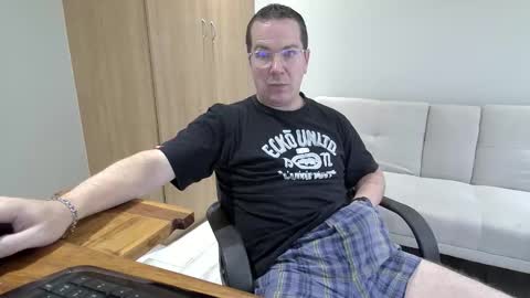 Snapshot of brettdj chatting on 01-18-26, 12:42 Brett online show from 01-18-26, 12:42