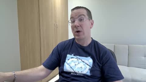 Snapshot of brettdj chatting on 02-01-26, 02:48 Brett online show from 02-01-26, 02:48