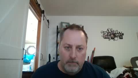 Snapshot of brettsky chatting on 03-08-25, 05:33 hey online show from 03-08-25, 05:33