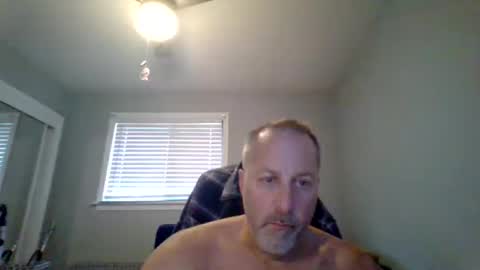 Snapshot of brettsky chatting on 08-03-26, 06:44 hey online show from 08-03-26, 06:44