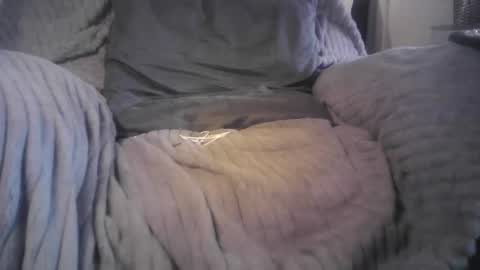 Snapshot of bri20fu chatting on 12-14-25, 07:40 raining down on me online show from 12-14-25, 07:40